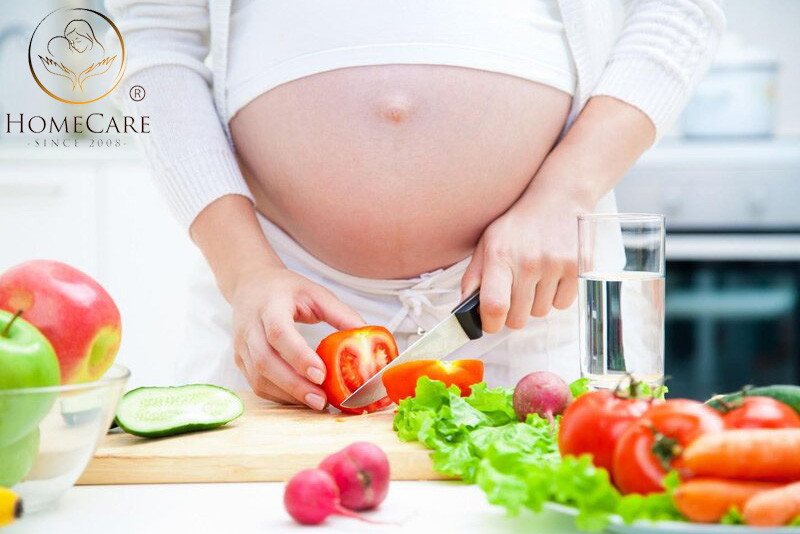 Mẹ bầu ăn uống đầy đủ và cân đối
