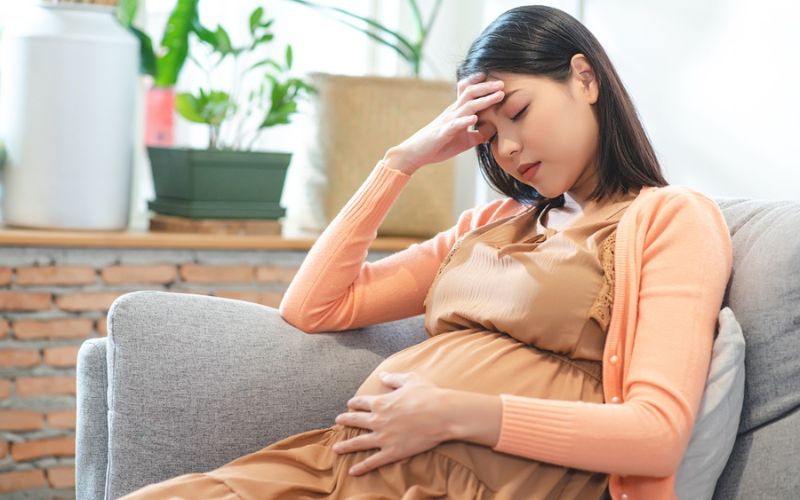 mang thai bị đau đầu
