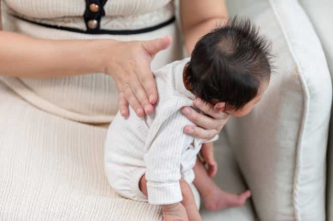Nấc cụt ở trẻ sơ sinh : Nguyên nhân và cách xử lý cho mẹ bỉm sữa Nấc cụt ở trẻ sơ sinh : Nguyên nhân và cách xử lý cho mẹ bỉm sữa