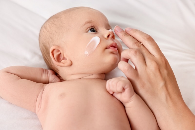 Bí Quyết Chăm Sóc Da Trẻ Sơ Sinh Khỏe Mạnh & Xử Lý Các Vấn Đề Thường Gặp