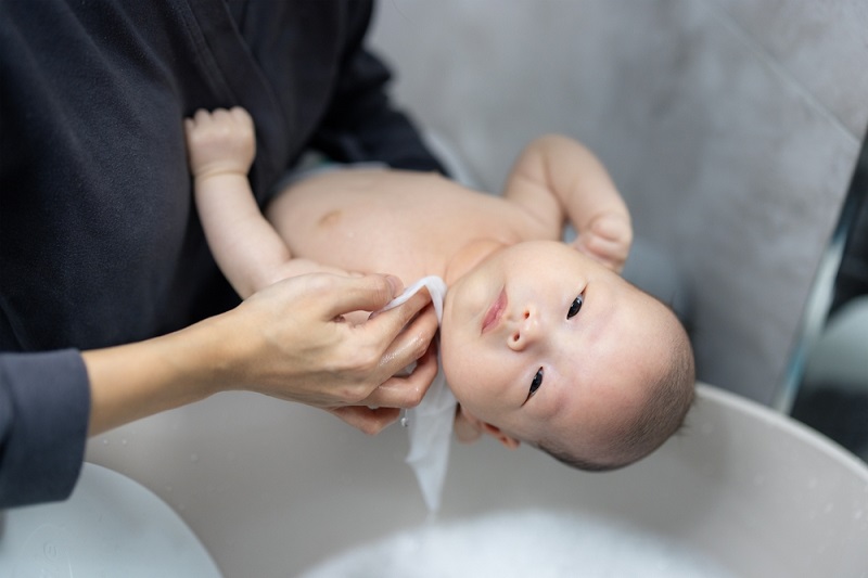 nhiệt độ tắm trẻ sơ sinh
