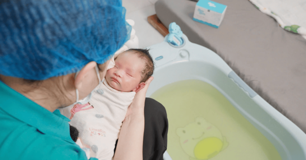 Nghề Chăm Sóc Mẹ và Bé Sau Sinh: Công Việc Của Trái Tim & Sự Tử Tế Nghề Chăm Sóc Mẹ và Bé Sau Sinh: Công Việc Của Trái Tim & Sự Tử Tế