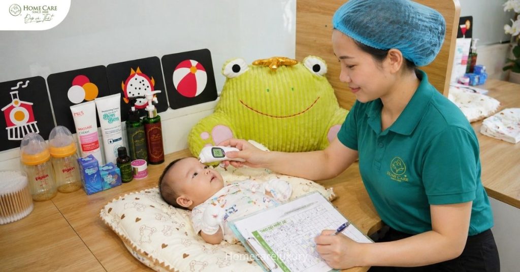 Trung-tam-Home-care-theo-doi-nhiet-do-cho-be-so-sinh