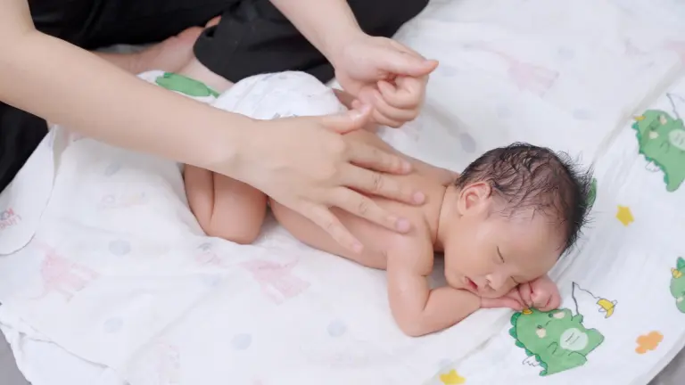 Hướng dẫn massage cho bé thư giãn, ngủ ngon, tiêu hóa tốt Hướng dẫn massage cho bé thư giãn, ngủ ngon, tiêu hóa tốt