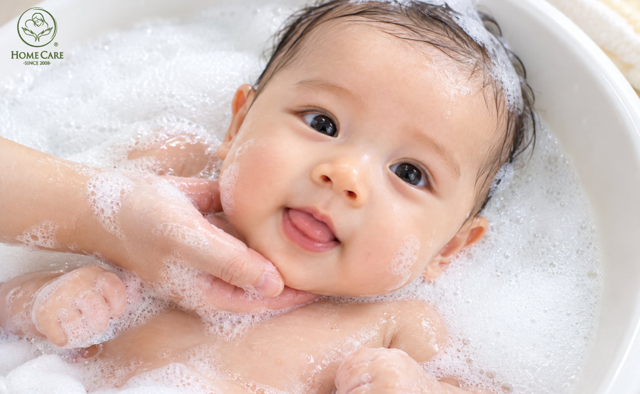 Vì sao ba mẹ cần quan tâm đến thành phần sữa tắm cho bé sơ sinh?